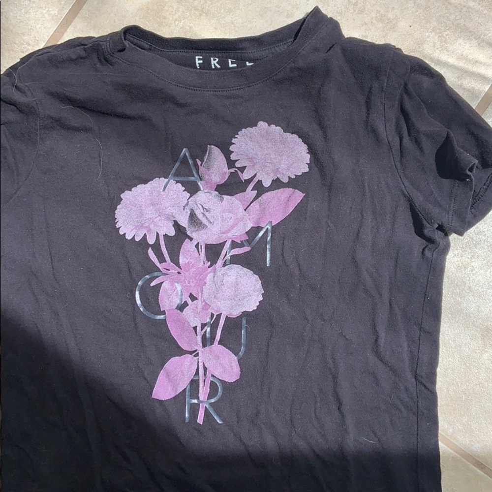 super cute floral tee shirt!❤️